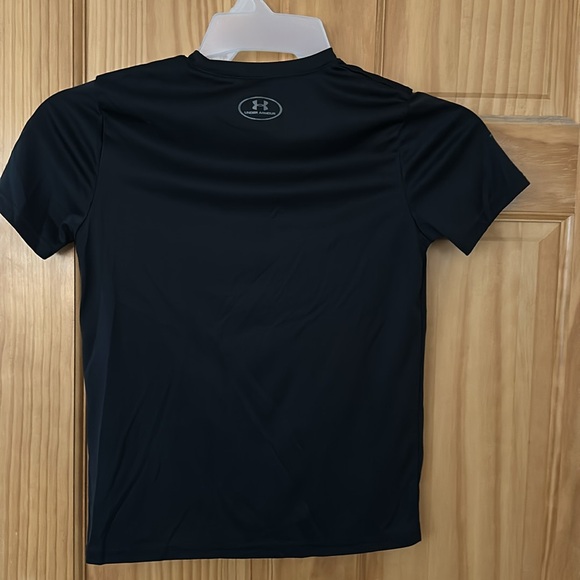 Youth Medium under armour dri-fit t-shirt - Picture 2 of 2